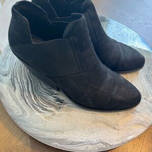 Eileen Fisher, black booties, black leather, size 9M